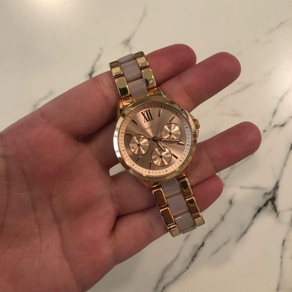 Michael Kors pink & gold watch (BNWOT) - Picture 3 of 7